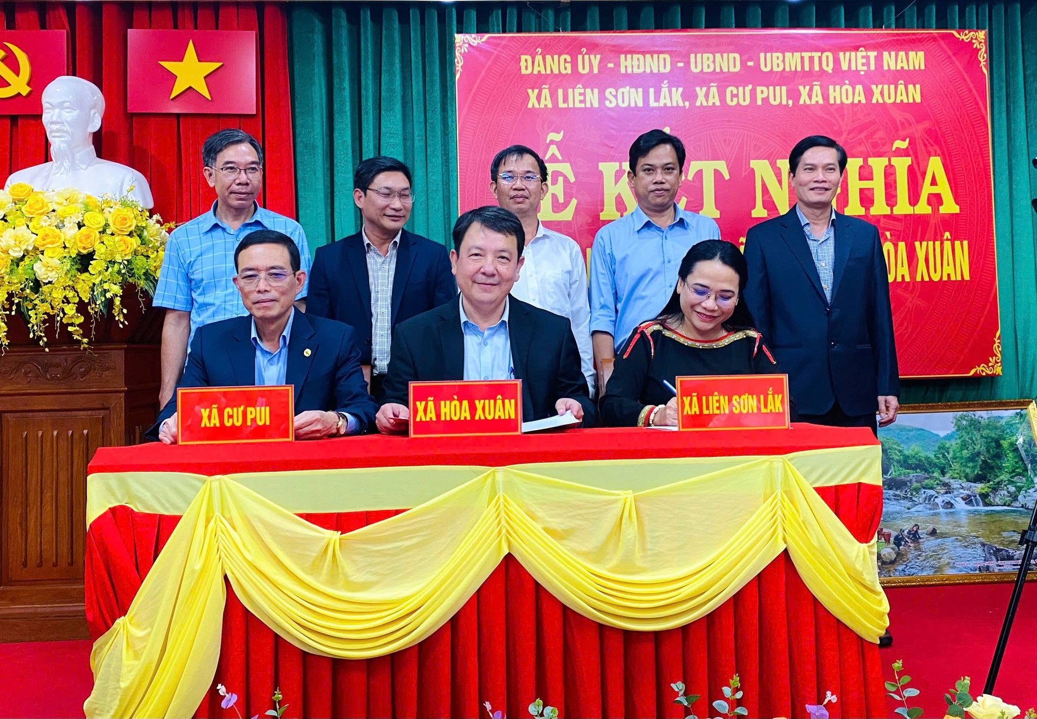 Lễ ký kết các đơn vị kết nghĩa giữa xã Cư Pui – xã Liên Sơn Lắk – xã Hòa Xuân: Gắn kết để cùng phát triển.